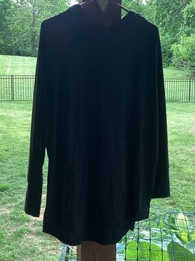 LuLaRoe Amber Hoodie in Black - size 2XL